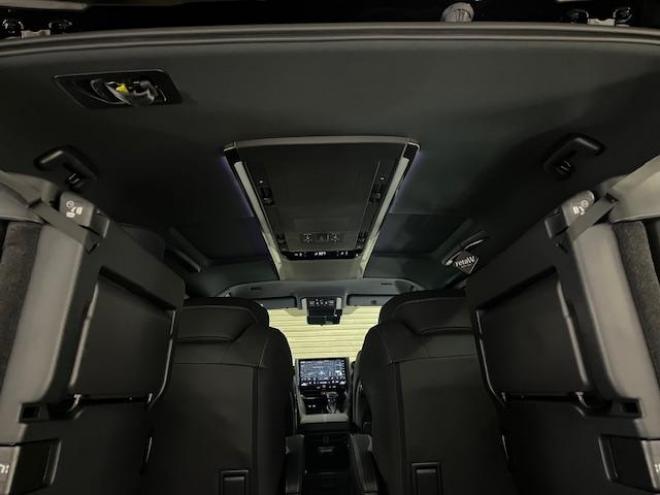 アルファードＺ　本州仕入　寒冷地仕様　禁煙車　トヨタセーフティセンス　左右独立ムーンルーフ　レーダークルーズ　レーントレーシング　純正１８インチＡＷ　ＴＯＹＯ製新品スタッドレスタイヤ　純正ナビ（フルセグ地デジ　Ｂｌｕｅｔｏｏｔｈ　Ｍｉｒａｃａｓｔ）＋バックカメラ＋全方位カメラ　両側パワースライドドア　パワーバックドア　純正ブラックレザーシート　電動オットマン　ＬＥＤヘッドライト　デジタルインナーミラー　ステアリングヒーター　シートヒーター＆クーラー　ＥＴＣ  4WD 2500 5Dr