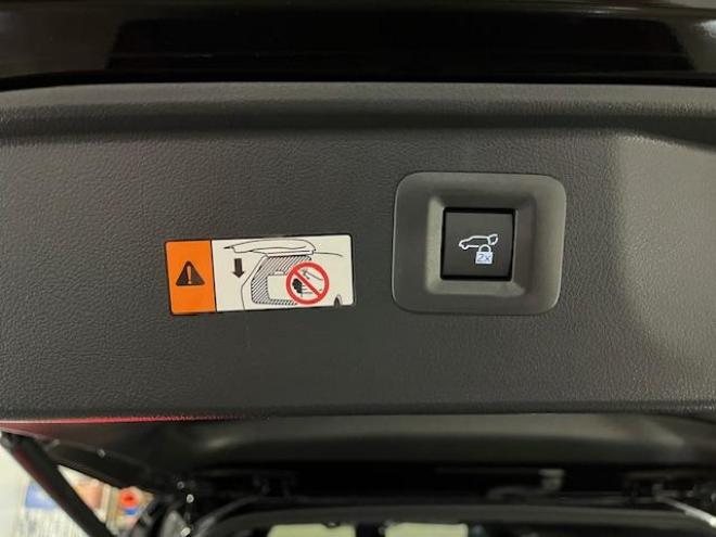 アルファードＺ　本州仕入　寒冷地仕様　禁煙車　トヨタセーフティセンス　左右独立ムーンルーフ　レーダークルーズ　レーントレーシング　純正１８インチＡＷ　ＴＯＹＯ製新品スタッドレスタイヤ　純正ナビ（フルセグ地デジ　Ｂｌｕｅｔｏｏｔｈ　Ｍｉｒａｃａｓｔ）＋バックカメラ＋全方位カメラ　両側パワースライドドア　パワーバックドア　純正ブラックレザーシート　電動オットマン　ＬＥＤヘッドライト　デジタルインナーミラー　ステアリングヒーター　シートヒーター＆クーラー　ＥＴＣ  4WD 2500 5Dr