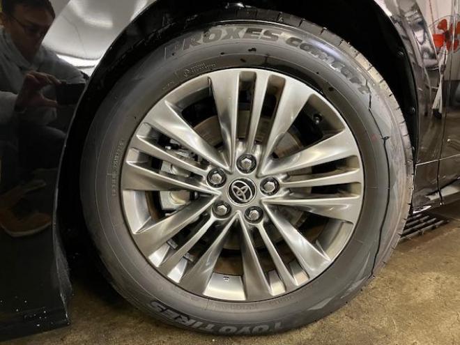 アルファードＺ　本州仕入　寒冷地仕様　禁煙車　トヨタセーフティセンス　左右独立ムーンルーフ　レーダークルーズ　レーントレーシング　純正１８インチＡＷ　ＴＯＹＯ製新品スタッドレスタイヤ　純正ナビ（フルセグ地デジ　Ｂｌｕｅｔｏｏｔｈ　Ｍｉｒａｃａｓｔ）＋バックカメラ＋全方位カメラ　両側パワースライドドア　パワーバックドア　純正ブラックレザーシート　電動オットマン　ＬＥＤヘッドライト　デジタルインナーミラー　ステアリングヒーター　シートヒーター＆クーラー　ＥＴＣ  4WD 2500 5Dr