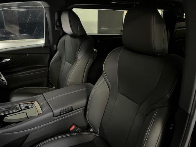 アルファードＺ　本州仕入　寒冷地仕様　禁煙車　トヨタセーフティセンス　左右独立ムーンルーフ　レーダークルーズ　レーントレーシング　純正１８インチＡＷ　ＴＯＹＯ製新品スタッドレスタイヤ　純正ナビ（フルセグ地デジ　Ｂｌｕｅｔｏｏｔｈ　Ｍｉｒａｃａｓｔ）＋バックカメラ＋全方位カメラ　両側パワースライドドア　パワーバックドア　純正ブラックレザーシート　電動オットマン　ＬＥＤヘッドライト　デジタルインナーミラー　ステアリングヒーター　シートヒーター＆クーラー　ＥＴＣ  4WD 2500 5Dr