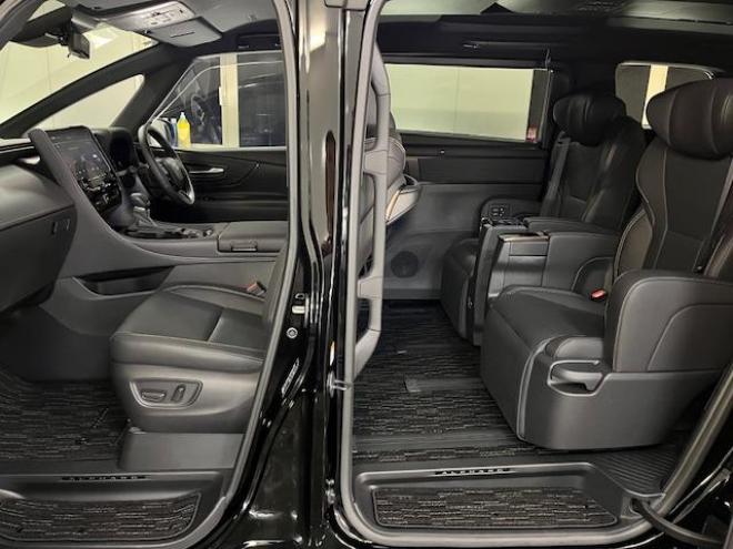 アルファードＺ　本州仕入　寒冷地仕様　禁煙車　トヨタセーフティセンス　左右独立ムーンルーフ　レーダークルーズ　レーントレーシング　純正１８インチＡＷ　ＴＯＹＯ製新品スタッドレスタイヤ　純正ナビ（フルセグ地デジ　Ｂｌｕｅｔｏｏｔｈ　Ｍｉｒａｃａｓｔ）＋バックカメラ＋全方位カメラ　両側パワースライドドア　パワーバックドア　純正ブラックレザーシート　電動オットマン　ＬＥＤヘッドライト　デジタルインナーミラー　ステアリングヒーター　シートヒーター＆クーラー　ＥＴＣ  4WD 2500 5Dr