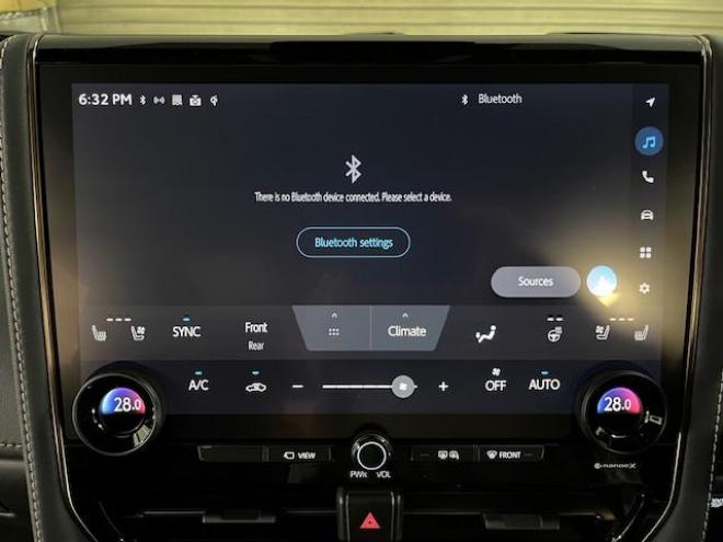 アルファードＺ　本州仕入　寒冷地仕様　禁煙車　トヨタセーフティセンス　左右独立ムーンルーフ　レーダークルーズ　レーントレーシング　純正１８インチＡＷ　ＴＯＹＯ製新品スタッドレスタイヤ　純正ナビ（フルセグ地デジ　Ｂｌｕｅｔｏｏｔｈ　Ｍｉｒａｃａｓｔ）＋バックカメラ＋全方位カメラ　両側パワースライドドア　パワーバックドア　純正ブラックレザーシート　電動オットマン　ＬＥＤヘッドライト　デジタルインナーミラー　ステアリングヒーター　シートヒーター＆クーラー　ＥＴＣ  4WD 2500 5Dr