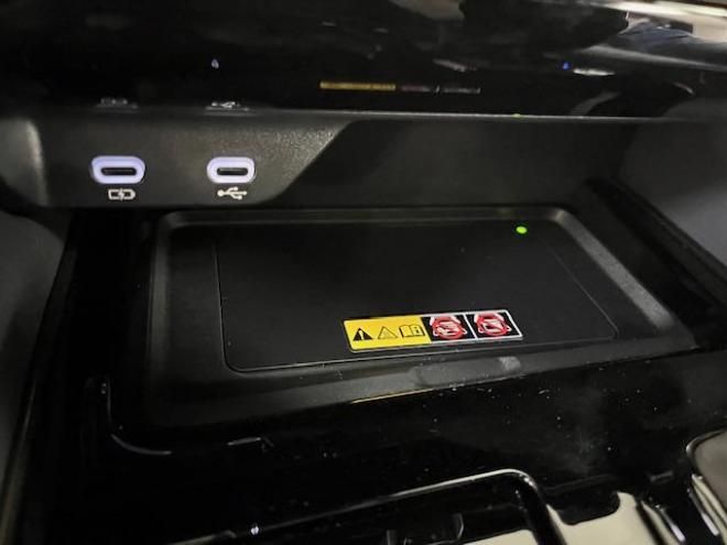 アルファードＺ　本州仕入　寒冷地仕様　禁煙車　トヨタセーフティセンス　左右独立ムーンルーフ　レーダークルーズ　レーントレーシング　純正１８インチＡＷ　ＴＯＹＯ製新品スタッドレスタイヤ　純正ナビ（フルセグ地デジ　Ｂｌｕｅｔｏｏｔｈ　Ｍｉｒａｃａｓｔ）＋バックカメラ＋全方位カメラ　両側パワースライドドア　パワーバックドア　純正ブラックレザーシート　電動オットマン　ＬＥＤヘッドライト　デジタルインナーミラー　ステアリングヒーター　シートヒーター＆クーラー　ＥＴＣ  4WD 2500 5Dr