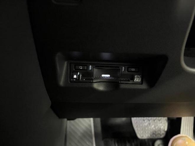 アルファードＺ　本州仕入　寒冷地仕様　禁煙車　トヨタセーフティセンス　左右独立ムーンルーフ　レーダークルーズ　レーントレーシング　純正１８インチＡＷ　ＴＯＹＯ製新品スタッドレスタイヤ　純正ナビ（フルセグ地デジ　Ｂｌｕｅｔｏｏｔｈ　Ｍｉｒａｃａｓｔ）＋バックカメラ＋全方位カメラ　両側パワースライドドア　パワーバックドア　純正ブラックレザーシート　電動オットマン　ＬＥＤヘッドライト　デジタルインナーミラー　ステアリングヒーター　シートヒーター＆クーラー　ＥＴＣ  4WD 2500 5Dr