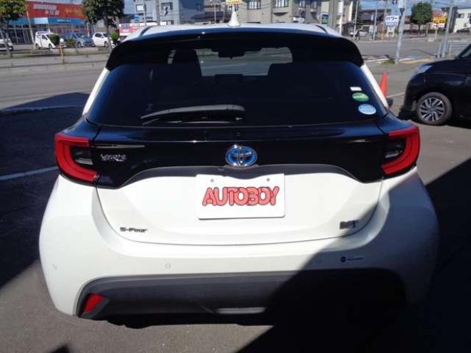 ヤリス1.5 ハイブリッド Z E-Four 4WD　ワンオーナー　スマートキー　純正エンスタ　純正ナビ 1500