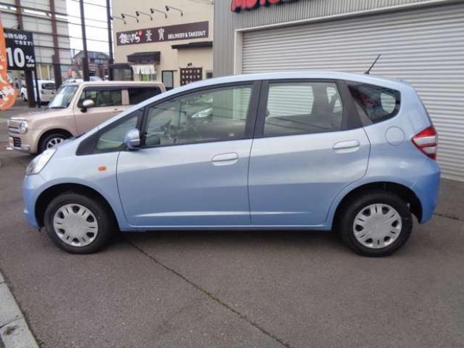 フィット1.3 G　FF　距離26000km　新品スタッドレスタイヤ　キーレス 2WD 1300