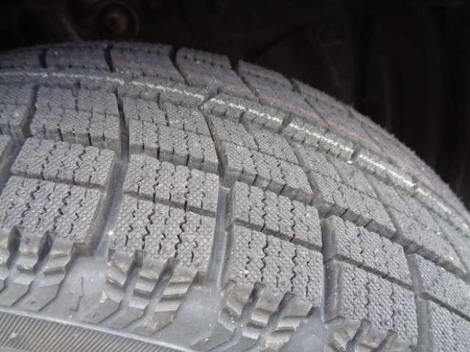 フィット1.3 G　FF　距離26000km　新品スタッドレスタイヤ　キーレス 2WD 1300