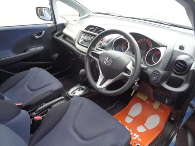 フィット1.3 G　FF　距離26000km　新品スタッドレスタイヤ　キーレス 2WD 1300