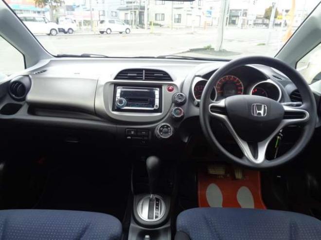 フィット1.3 G　FF　距離26000km　新品スタッドレスタイヤ　キーレス 2WD 1300