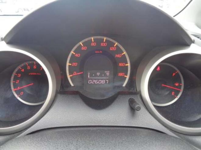 フィット1.3 G　FF　距離26000km　新品スタッドレスタイヤ　キーレス 2WD 1300