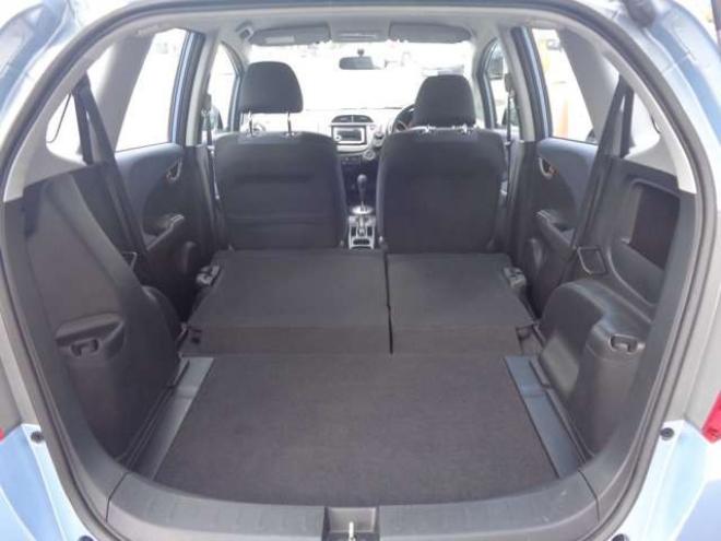 フィット1.3 G　FF　距離26000km　新品スタッドレスタイヤ　キーレス 2WD 1300