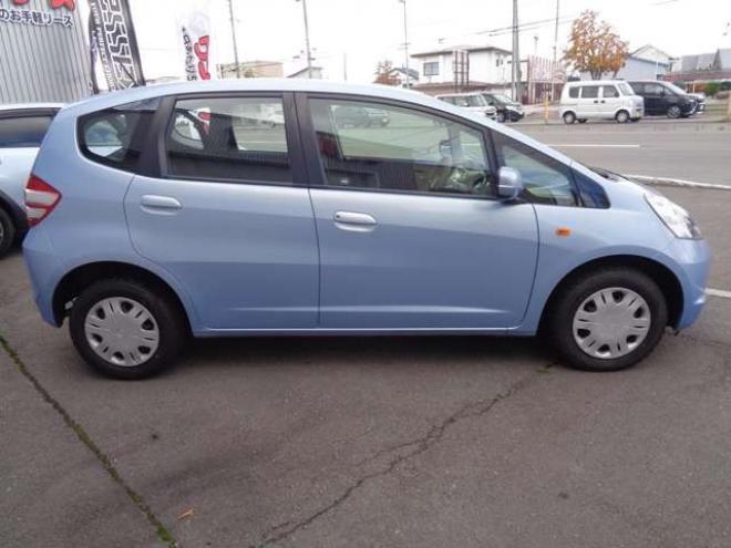 フィット1.3 G　FF　距離26000km　新品スタッドレスタイヤ　キーレス 2WD 1300