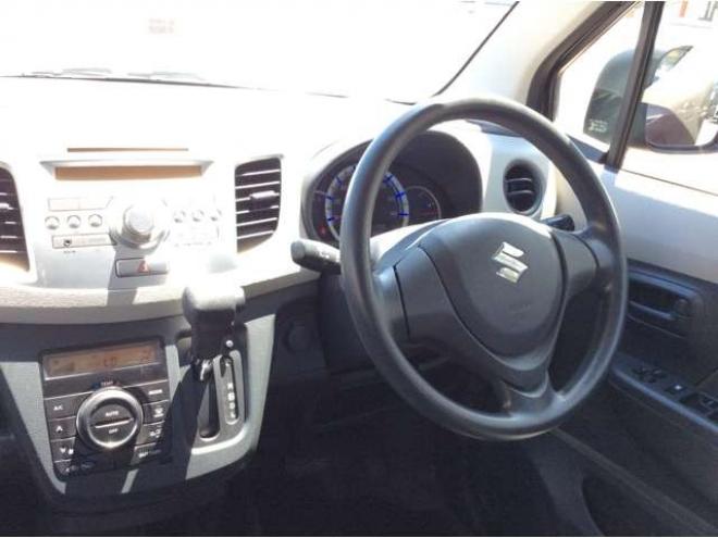 ワゴンRFX 4WD　キーレス　オートエアコン　シートヒーター　ミラーヒーター　アイドリングストップ　助手席シートアンダーボックス　電動格納ミラー　ETC　純正オーディオプレーヤー　CD　FM/AM　AUX 660