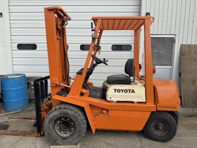 フォークリフトサイドシフト付き！トヨタ 2FG25 2.5トン ダブルタイヤ