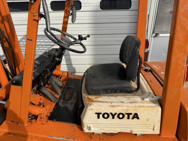 フォークリフトサイドシフト付き！トヨタ 2FG25 2.5トン ダブルタイヤ
