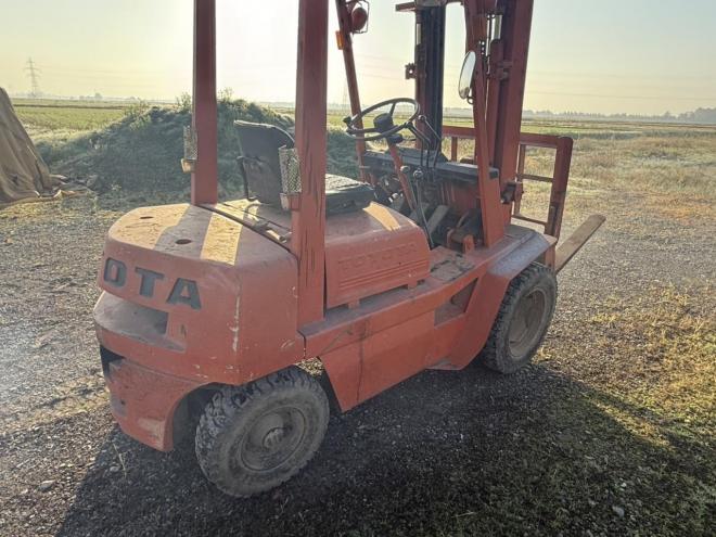 フォークリフトヒンジ付き！トヨタ 3FD20 2トン ディーゼル ダブルタイヤ