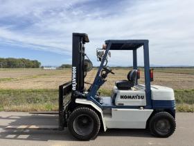 フォークリフト　サイドシフト付き！フォークリフト コマツ FD25H-11 2.5トン ディーゼル