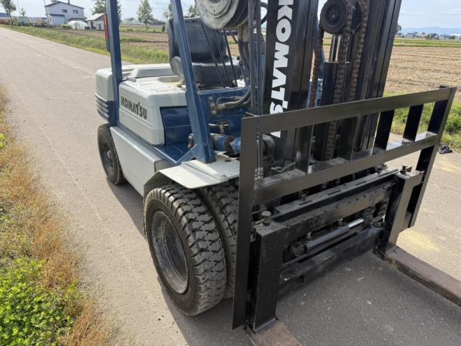 フォークリフトサイドシフト付き！フォークリフト コマツ FD25H-11 2.5トン ディーゼル