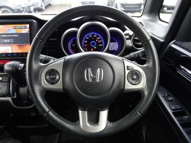 N-BOXカスタムG ターボSSパッケージ 4WD　本州仕入・ナビ・TV・Bluetooth・バックカメラ・ETC・両側パワスラ・禁煙車・シートヒーター 660