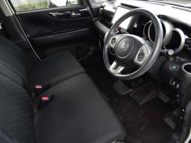 N-BOXカスタムG ターボSSパッケージ 4WD　本州仕入・ナビ・TV・Bluetooth・バックカメラ・ETC・両側パワスラ・禁煙車・シートヒーター 660