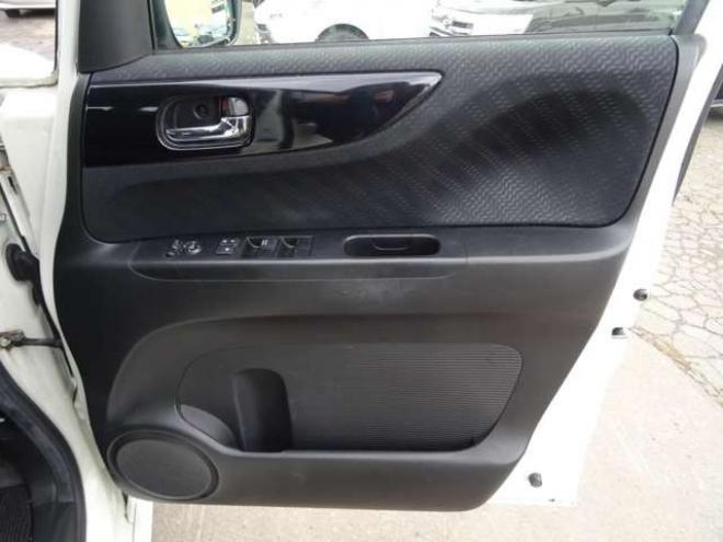 N-BOXカスタムG ターボSSパッケージ 4WD　本州仕入・ナビ・TV・Bluetooth・バックカメラ・ETC・両側パワスラ・禁煙車・シートヒーター 660