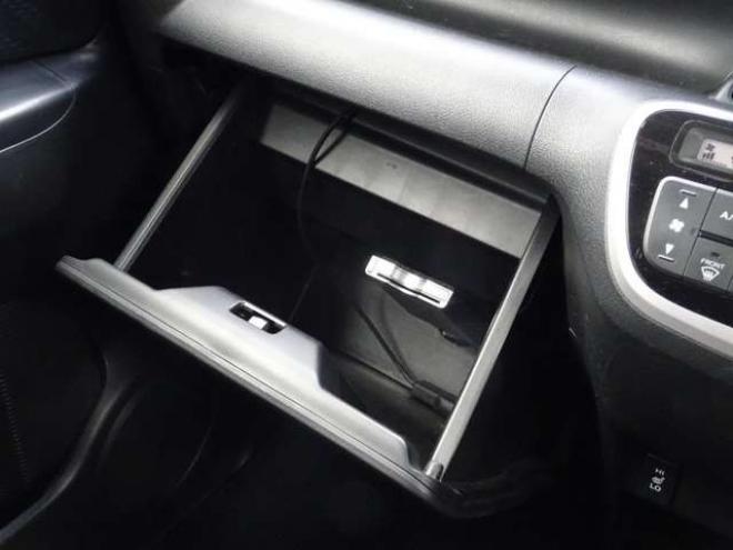 N-BOXカスタムG ターボSSパッケージ 4WD　本州仕入・ナビ・TV・Bluetooth・バックカメラ・ETC・両側パワスラ・禁煙車・シートヒーター 660