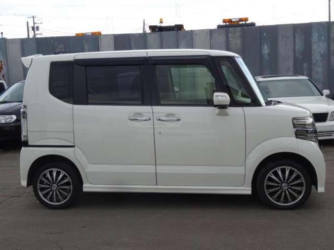N-BOXカスタムG ターボSSパッケージ 4WD　本州仕入・ナビ・TV・Bluetooth・バックカメラ・ETC・両側パワスラ・禁煙車・シートヒーター 660