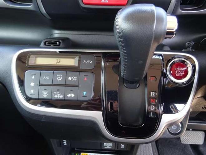 N-BOXスラッシュ X 4WD　ナビ・TV・バックカメラ・Bluetooth・禁煙車・エンジンスターター・シートヒーター 660