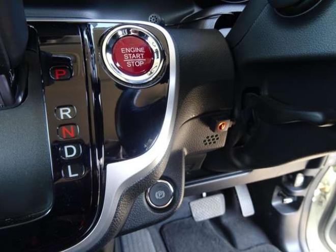 N-BOXスラッシュ X 4WD　ナビ・TV・バックカメラ・Bluetooth・禁煙車・エンジンスターター・シートヒーター 660