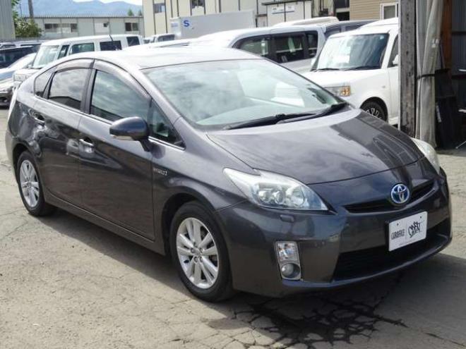 プリウス1.8 S LEDエディション　ETC・禁煙車・LEDヘッドライト・寒冷地仕様・夏冬タイヤ付き 2WD 1800