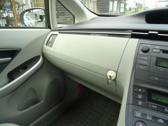 プリウス1.8 S LEDエディション　ETC・禁煙車・LEDヘッドライト・寒冷地仕様・夏冬タイヤ付き 2WD 1800