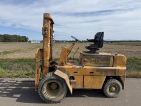 フォークリフト　コマツ FD20 2トン ディーゼル ダブルタイヤ