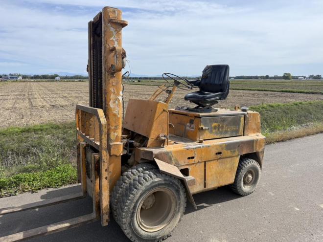 フォークリフトコマツ FD20 2トン ディーゼル ダブルタイヤ