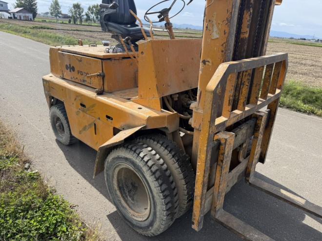 フォークリフトコマツ FD20 2トン ディーゼル ダブルタイヤ