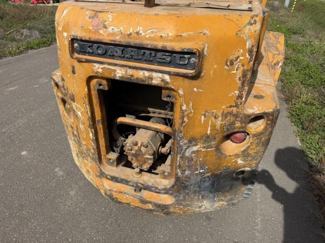 フォークリフトコマツ FD20 2トン ディーゼル ダブルタイヤ