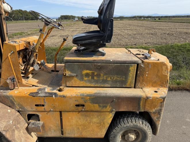 フォークリフトコマツ FD20 2トン ディーゼル ダブルタイヤ