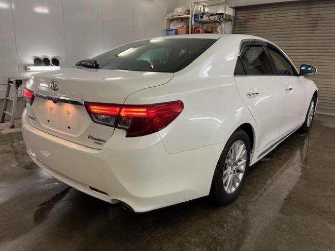 マークXプレミアム　Ｆｏｕｒ　本州仕入　寒冷地仕様　禁煙車　ＷＡＫＯＳバリアスコーティング済　純正１６インチＡＷ　純正１６ＡＷ＋スタッドレスタイヤ付　純正ナビ（フルセグ地デジ　ＤＶＤ再生　Ｂｌｕｅｔｏｏｔｈ対応）＋バックカメラ　純正ハーフレザーシート　エンジンスターター　クルーズコントロール　ＰＵＳＨスタート　スマートキー　フロントガラス熱線　ミラーヒーター　両席パワーシート　タイミングチェーン車　ＨＩＤヘッドライト　横滑り防止装置　ＥＴＣ 4WD 2500 4Dr