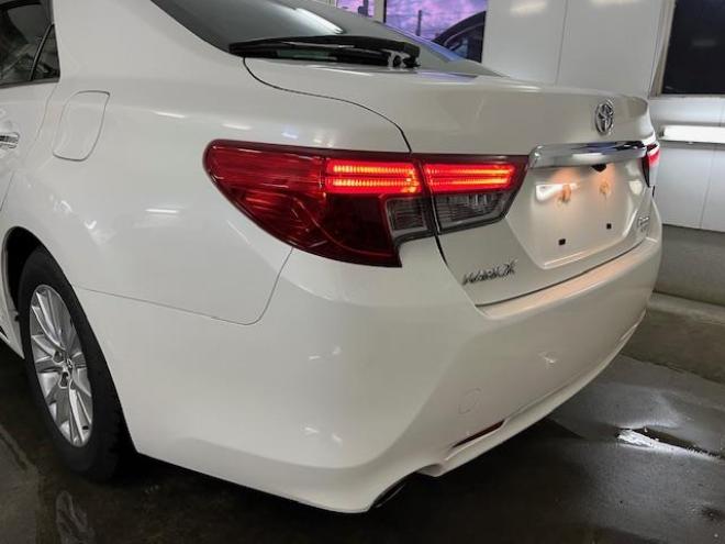 マークXプレミアム　Ｆｏｕｒ　本州仕入　寒冷地仕様　禁煙車　ＷＡＫＯＳバリアスコーティング済　純正１６インチＡＷ　純正１６ＡＷ＋スタッドレスタイヤ付　純正ナビ（フルセグ地デジ　ＤＶＤ再生　Ｂｌｕｅｔｏｏｔｈ対応）＋バックカメラ　純正ハーフレザーシート　エンジンスターター　クルーズコントロール　ＰＵＳＨスタート　スマートキー　フロントガラス熱線　ミラーヒーター　両席パワーシート　タイミングチェーン車　ＨＩＤヘッドライト　横滑り防止装置　ＥＴＣ 4WD 2500 4Dr