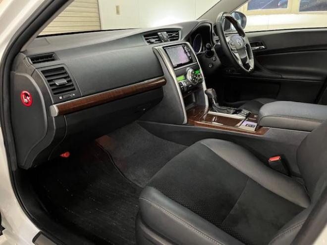 マークXプレミアム　Ｆｏｕｒ　本州仕入　寒冷地仕様　禁煙車　ＷＡＫＯＳバリアスコーティング済　純正１６インチＡＷ　純正１６ＡＷ＋スタッドレスタイヤ付　純正ナビ（フルセグ地デジ　ＤＶＤ再生　Ｂｌｕｅｔｏｏｔｈ対応）＋バックカメラ　純正ハーフレザーシート　エンジンスターター　クルーズコントロール　ＰＵＳＨスタート　スマートキー　フロントガラス熱線　ミラーヒーター　両席パワーシート　タイミングチェーン車　ＨＩＤヘッドライト　横滑り防止装置　ＥＴＣ 4WD 2500 4Dr