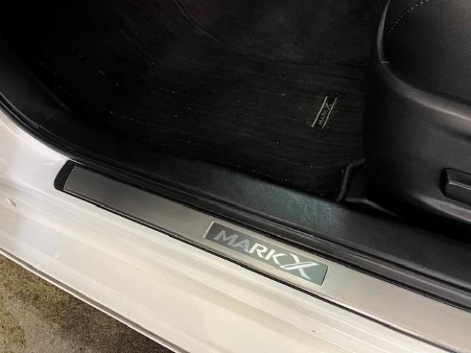 マークXプレミアム　Ｆｏｕｒ　本州仕入　寒冷地仕様　禁煙車　ＷＡＫＯＳバリアスコーティング済　純正１６インチＡＷ　純正１６ＡＷ＋スタッドレスタイヤ付　純正ナビ（フルセグ地デジ　ＤＶＤ再生　Ｂｌｕｅｔｏｏｔｈ対応）＋バックカメラ　純正ハーフレザーシート　エンジンスターター　クルーズコントロール　ＰＵＳＨスタート　スマートキー　フロントガラス熱線　ミラーヒーター　両席パワーシート　タイミングチェーン車　ＨＩＤヘッドライト　横滑り防止装置　ＥＴＣ 4WD 2500 4Dr