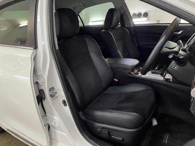 マークXプレミアム　Ｆｏｕｒ　本州仕入　寒冷地仕様　禁煙車　ＷＡＫＯＳバリアスコーティング済　純正１６インチＡＷ　純正１６ＡＷ＋スタッドレスタイヤ付　純正ナビ（フルセグ地デジ　ＤＶＤ再生　Ｂｌｕｅｔｏｏｔｈ対応）＋バックカメラ　純正ハーフレザーシート　エンジンスターター　クルーズコントロール　ＰＵＳＨスタート　スマートキー　フロントガラス熱線　ミラーヒーター　両席パワーシート　タイミングチェーン車　ＨＩＤヘッドライト　横滑り防止装置　ＥＴＣ 4WD 2500 4Dr