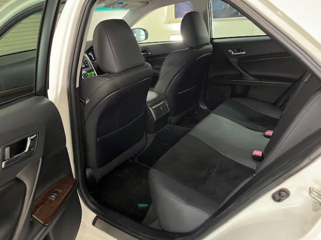 マークXプレミアム　Ｆｏｕｒ　本州仕入　寒冷地仕様　禁煙車　ＷＡＫＯＳバリアスコーティング済　純正１６インチＡＷ　純正１６ＡＷ＋スタッドレスタイヤ付　純正ナビ（フルセグ地デジ　ＤＶＤ再生　Ｂｌｕｅｔｏｏｔｈ対応）＋バックカメラ　純正ハーフレザーシート　エンジンスターター　クルーズコントロール　ＰＵＳＨスタート　スマートキー　フロントガラス熱線　ミラーヒーター　両席パワーシート　タイミングチェーン車　ＨＩＤヘッドライト　横滑り防止装置　ＥＴＣ 4WD 2500 4Dr