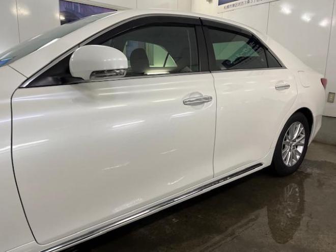 マークXプレミアム　Ｆｏｕｒ　本州仕入　寒冷地仕様　禁煙車　ＷＡＫＯＳバリアスコーティング済　純正１６インチＡＷ　純正１６ＡＷ＋スタッドレスタイヤ付　純正ナビ（フルセグ地デジ　ＤＶＤ再生　Ｂｌｕｅｔｏｏｔｈ対応）＋バックカメラ　純正ハーフレザーシート　エンジンスターター　クルーズコントロール　ＰＵＳＨスタート　スマートキー　フロントガラス熱線　ミラーヒーター　両席パワーシート　タイミングチェーン車　ＨＩＤヘッドライト　横滑り防止装置　ＥＴＣ 4WD 2500 4Dr