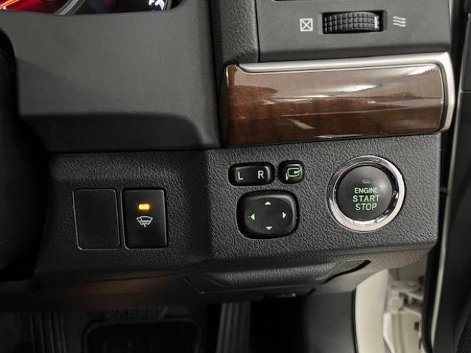 マークXプレミアム　Ｆｏｕｒ　本州仕入　寒冷地仕様　禁煙車　ＷＡＫＯＳバリアスコーティング済　純正１６インチＡＷ　純正１６ＡＷ＋スタッドレスタイヤ付　純正ナビ（フルセグ地デジ　ＤＶＤ再生　Ｂｌｕｅｔｏｏｔｈ対応）＋バックカメラ　純正ハーフレザーシート　エンジンスターター　クルーズコントロール　ＰＵＳＨスタート　スマートキー　フロントガラス熱線　ミラーヒーター　両席パワーシート　タイミングチェーン車　ＨＩＤヘッドライト　横滑り防止装置　ＥＴＣ 4WD 2500 4Dr