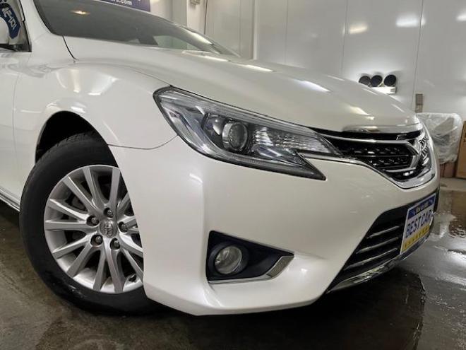 マークXプレミアム　Ｆｏｕｒ　本州仕入　寒冷地仕様　禁煙車　ＷＡＫＯＳバリアスコーティング済　純正１６インチＡＷ　純正１６ＡＷ＋スタッドレスタイヤ付　純正ナビ（フルセグ地デジ　ＤＶＤ再生　Ｂｌｕｅｔｏｏｔｈ対応）＋バックカメラ　純正ハーフレザーシート　エンジンスターター　クルーズコントロール　ＰＵＳＨスタート　スマートキー　フロントガラス熱線　ミラーヒーター　両席パワーシート　タイミングチェーン車　ＨＩＤヘッドライト　横滑り防止装置　ＥＴＣ 4WD 2500 4Dr