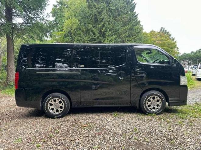 キャラバンNV350 2.5 プレミアムGX ロングボディ ディーゼルターボ 4WD　パワーウィンドウ　パワステ　社外ナビ　社外アルミ　ABS　キーレス　バックカメラ　エンジンスターター　ETC　リアヒーター　リアクーラー　盗難防止装置 2500