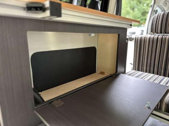 タウンエースバン1.5 GL 4WD　アルトピアーノ　ベージュツートン全塗装済　ベッドキット　セカンドバッテリー　ETC　フルセグTVナビ　バックカメラ　アイドリングストップ　ABS　レーンキープアシスト　盗難防止装置　パワステ　パワーウィンドウ 1500