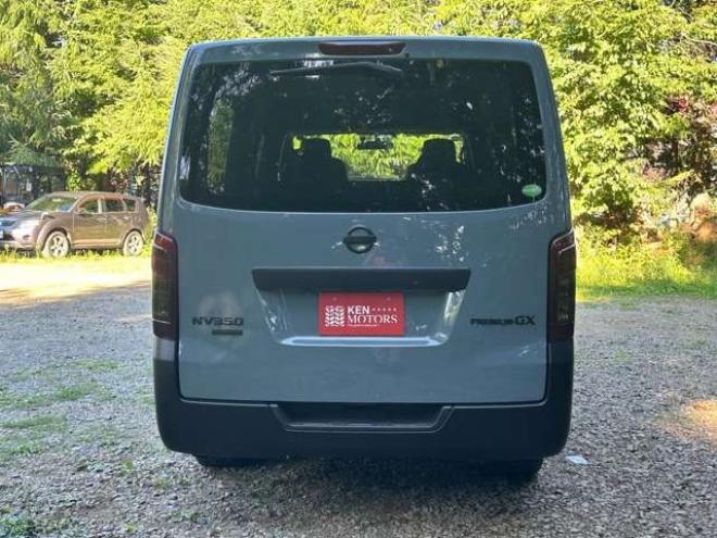キャラバンNV350 2.5 プレミアムGX ロングボディ ディーゼルターボ 4WD　ABS　衝突軽減ブレーキ　横滑防止装置　盗難防止装置　エアコン　パワステ　パワーウィンドウ　キーレス　片側スライドドア　フォグランプ　ETC　エアバッグ　オリジナル全塗装アンビルグレー　フロントグリル 2500