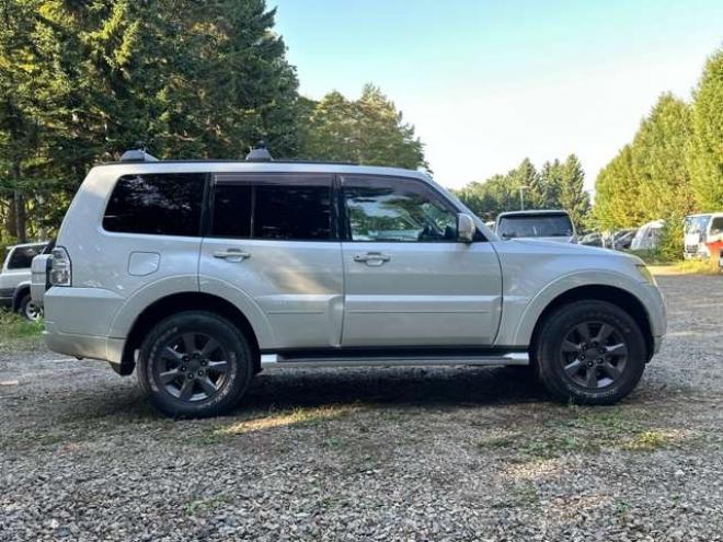 パジェロ3.2 ロング エクシード ディーゼルターボ 4WD　純正ナビ　バックカメラ　パワステ　パワーウィンドウ　純正アルミ　ABS　キーレス　シートヒーター 3200