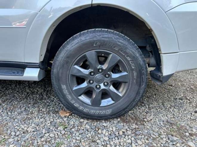 パジェロ3.2 ロング エクシード ディーゼルターボ 4WD　純正ナビ　バックカメラ　パワステ　パワーウィンドウ　純正アルミ　ABS　キーレス　シートヒーター 3200